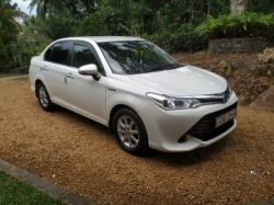 Toyota Axio Hybrid 2015